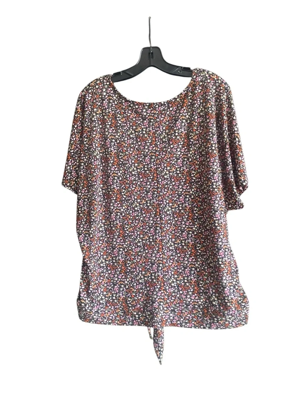 Black Tape Micro Floral Short Sleeve Button Front Blouse with Knotted Hem. 2X.